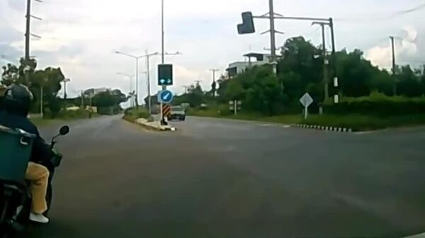 اسکوترسوار خوش شانس - اسپوتنیک ایران  