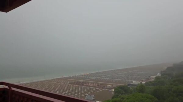 برخورد صاعقه به پلاژ لیگنانو سابیادورو در منطقه فریولی ونتزیا جولیا ایتالیا - اسپوتنیک ایران  