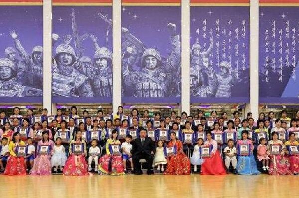 رهبر کره شمالی با خانواده‌های سربازان کشته شده در عملیات‌های خارج از کشور دیدار کرد - اسپوتنیک ایران  