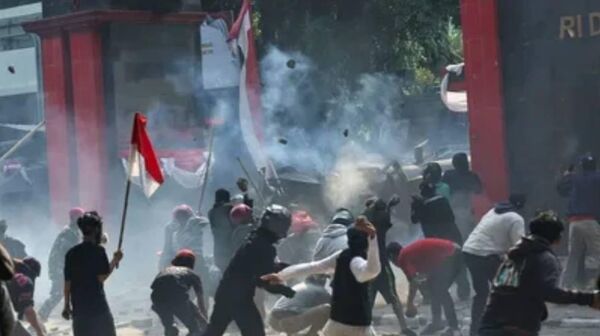 چه کسی پشت پرده اعتراضات اندونزی است؟ - اسپوتنیک ایران  