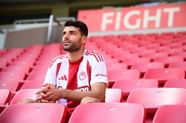 تصاویر رونمایی باشگاه المپیاکوس از «مهدی طارمی» فوتباليست ايرانی - اسپوتنیک ایران  