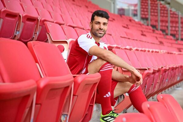 تصاویر رونمایی باشگاه المپیاکوس از «مهدی طارمی» فوتباليست ايرانی - اسپوتنیک ایران  