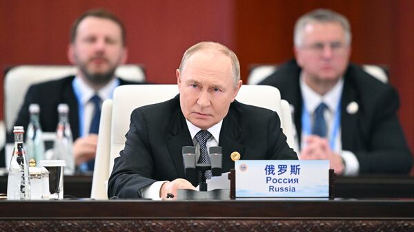 Президент РФ Владимир Путин выступает на заседании Совета глав государств – членов Шанхайской организации сотрудничества (ШОС) в Тяньцзине - اسپوتنیک ایران  