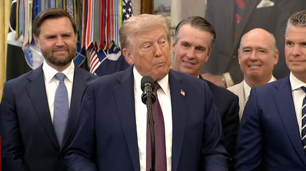 «اگر دادگاه تعرفه‌های گمرکی واردات را بی‌اعتبار اعلام کند، آمریکا عملاً مجبور به بازپرداخت تریلیون‌ها دلار خواهد بود» - اسپوتنیک ایران  