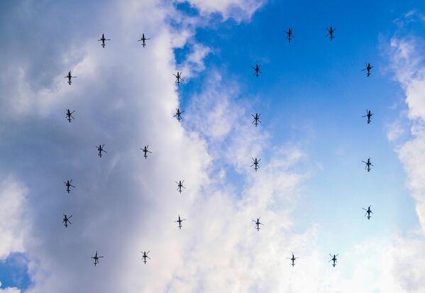پکن، چین - 3 سپتامبر: نمایش هوایی در جریان گردهمایی باشکوهی به مناسبت هشتادمین سالگرد پیروزی در جنگ مقاومت خلق چین علیه تجاوز ژاپن و جنگ جهانی ضد فاشیسم در 3 سپتامبر 2025 در پکن، چین، بر فراز میدان تیانآنمن. پکن، چین - 3 سپتامبر: نمایش هوایی در جریان گردهمایی باشکوهی به مناسبت هشتادمین سالگرد پیروزی در جنگ مقاومت خلق چین علیه تجاوز ژاپن و جنگ جهانی ضد فاشیسم در 3 سپتامبر 2025 در پکن، چین، بر فراز میدان تیانآنمن. - اسپوتنیک ایران