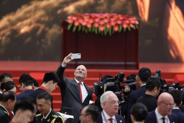 3 سپتامبر 2025. پیش از آغاز مراسم استقبال به مناسبت هشتادمین سالگرد پیروزی مردم چین در جنگ مقاومت علیه ژاپن و پایان جنگ جهانی دوم. 3 سپتامبر 2025. پیش از آغاز مراسم استقبال به مناسبت هشتادمین سالگرد پیروزی مردم چین در جنگ مقاومت علیه ژاپن و پایان جنگ جهانی دوم. - اسپوتنیک ایران