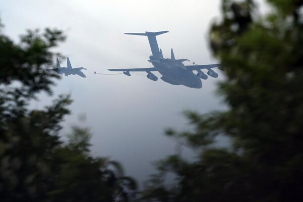 3 سپتامبر 2025. بخش هوایی رژه نظامی در میدان تیانآنمن در پکن به مناسبت هشتادمین سالگرد پیروزی مردم چین در جنگ مقاومت علیه ژاپن و پایان جنگ جهانی دوم. 3 سپتامبر 2025. بخش هوایی رژه نظامی در میدان تیانآنمن در پکن به مناسبت هشتادمین سالگرد پیروزی مردم چین در جنگ مقاومت علیه ژاپن و پایان جنگ جهانی دوم. - اسپوتنیک ایران