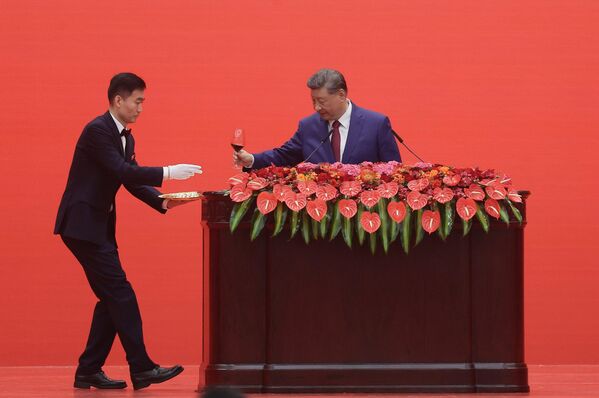 3 سپتامبر 2025. شی جین پینگ، رئیس جمهور چین، در مراسمی به مناسبت هشتادمین سالگرد جنگ مقاومت مردم چین علیه ژاپن و پایان جنگ جهانی دوم. 3 سپتامبر 2025. شی جین پینگ، رئیس جمهور چین، در مراسمی به مناسبت هشتادمین سالگرد جنگ مقاومت مردم چین علیه ژاپن و پایان جنگ جهانی دوم. - اسپوتنیک ایران