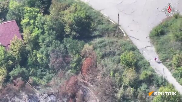 نیروهای روسیه پرچم خود را در کوپیانسک در استان خارکف برافراشتند - اسپوتنیک ایران  