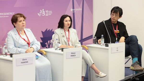 کارگردانان و هنرمندان جوان از روسیه و آسیا مسیرهای توسعه تئاتر را در مجمع اقتصادی شرق 2025 ترسیم می‌کنند - اسپوتنیک ایران  