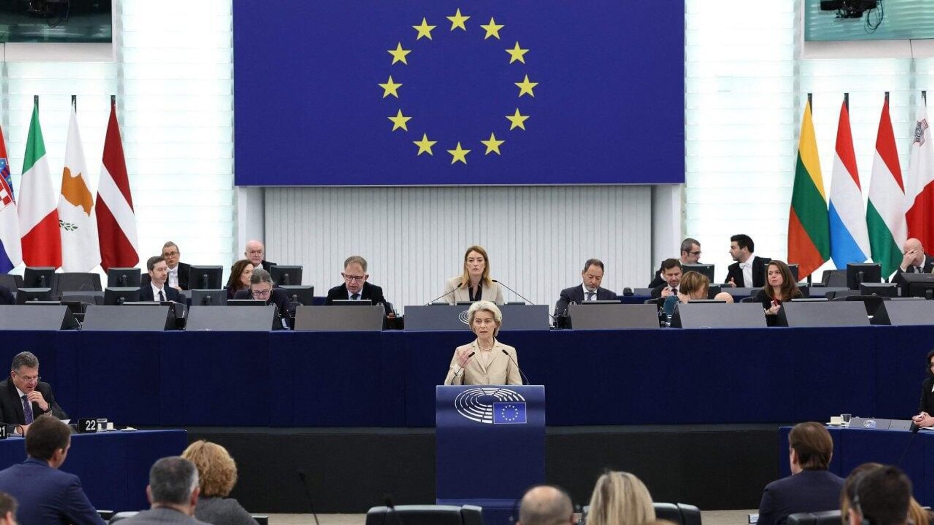 افزایش خشم اروپاییها از توافق تجاری آمریکا افزایش خشم اروپاییها از توافق تجاری آمریکا - اسپوتنیک ایران , 1920, 07.09.2025