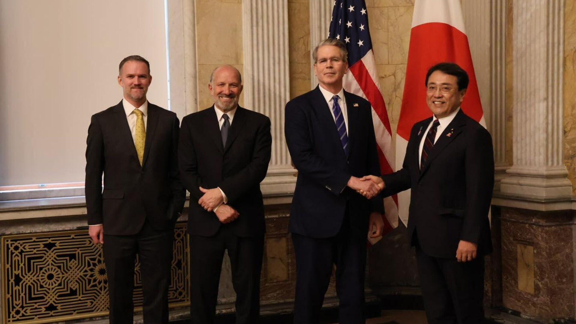 Министр экономразвития Японии Акадзава Рёсэй встречается со Скоттом Бессантом, Говардом Лютником и Джеймисоном Гиром Министр экономразвития Японии Акадзава Рёсэй встречается со Скоттом Бессантом, Говардом Лютником и Джеймисоном Гиром - اسپوتنیک ایران , 1920, 07.09.2025