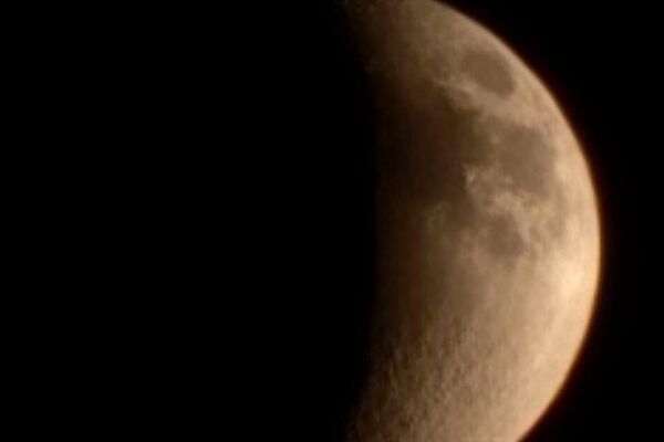 آغاز ماه گرفتگی نادر بر فراز مسکو آغاز ماه گرفتگی نادر بر فراز مسکو - اسپوتنیک ایران