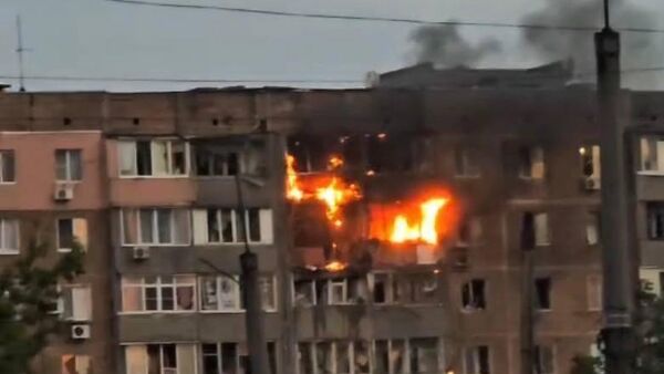 نیروهای اوکراینی با استفاده از پهپاد به یک ساختمان چند طبقه در ماکیفکا، در جمهوری دانتسک حمله کردند - اسپوتنیک ایران  