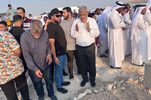 تشییع جنازه قربانیان بمباران دوحه توسط اسرائیل، با حضور رسمی امیر قطر، تمیم بن حمد آل ثانی تشییع جنازه قربانیان بمباران دوحه توسط اسرائیل، با حضور رسمی امیر قطر، تمیم بن حمد آل ثانی - اسپوتنیک ایران