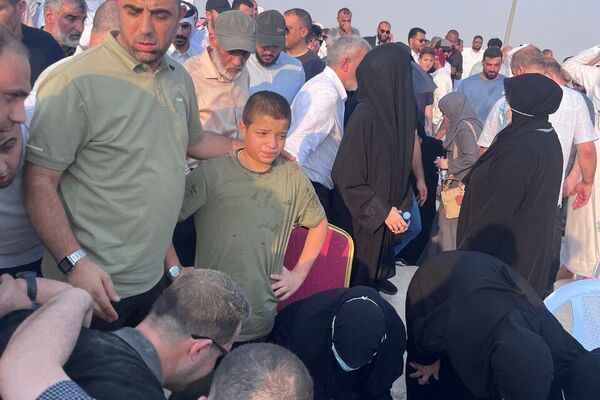 تشییع جنازه قربانیان بمباران دوحه توسط اسرائیل، با حضور رسمی امیر قطر، تمیم بن حمد آل ثانی تشییع جنازه قربانیان بمباران دوحه توسط اسرائیل، با حضور رسمی امیر قطر، تمیم بن حمد آل ثانی - اسپوتنیک ایران