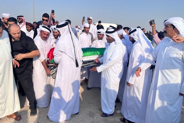 تشییع جنازه قربانیان بمباران دوحه توسط اسرائیل، با حضور رسمی امیر قطر، تمیم بن حمد آل ثانی تشییع جنازه قربانیان بمباران دوحه توسط اسرائیل، با حضور رسمی امیر قطر، تمیم بن حمد آل ثانی - اسپوتنیک ایران