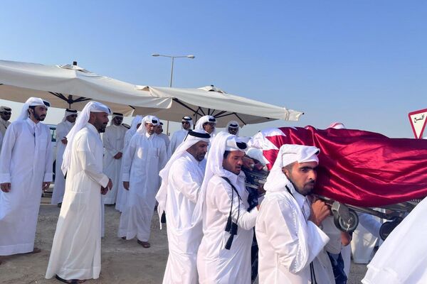 تشییع جنازه قربانیان بمباران دوحه توسط اسرائیل، با حضور رسمی امیر قطر، تمیم بن حمد آل ثانی تشییع جنازه قربانیان بمباران دوحه توسط اسرائیل، با حضور رسمی امیر قطر، تمیم بن حمد آل ثانی - اسپوتنیک ایران