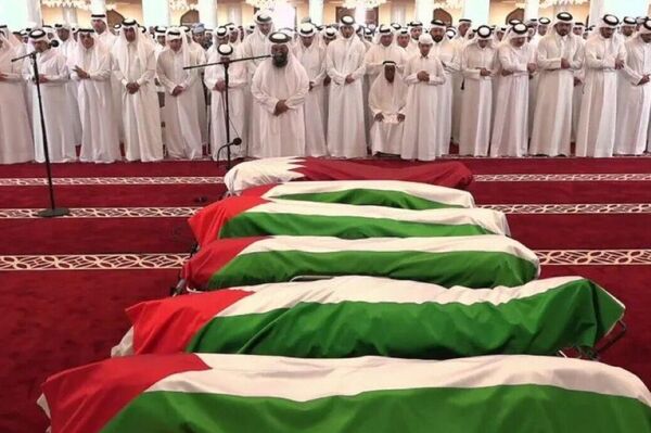 تشییع جنازه قربانیان بمباران دوحه توسط اسرائیل، با حضور رسمی امیر قطر، تمیم بن حمد آل ثانی تشییع جنازه قربانیان بمباران دوحه توسط اسرائیل، با حضور رسمی امیر قطر، تمیم بن حمد آل ثانی - اسپوتنیک ایران