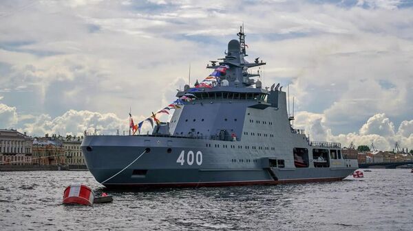 نیروی دریایی روسیه، کشتی ویژه‌ای دریافت کرده است: این کشتی نه تنها با یخ مقابله خواهد کرد - اسپوتنیک ایران  