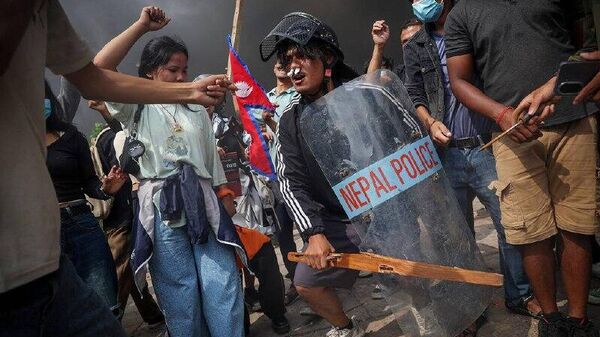 رسانه: رئیس جمهور نپال تسلیم معترضان شد - اسپوتنیک ایران  