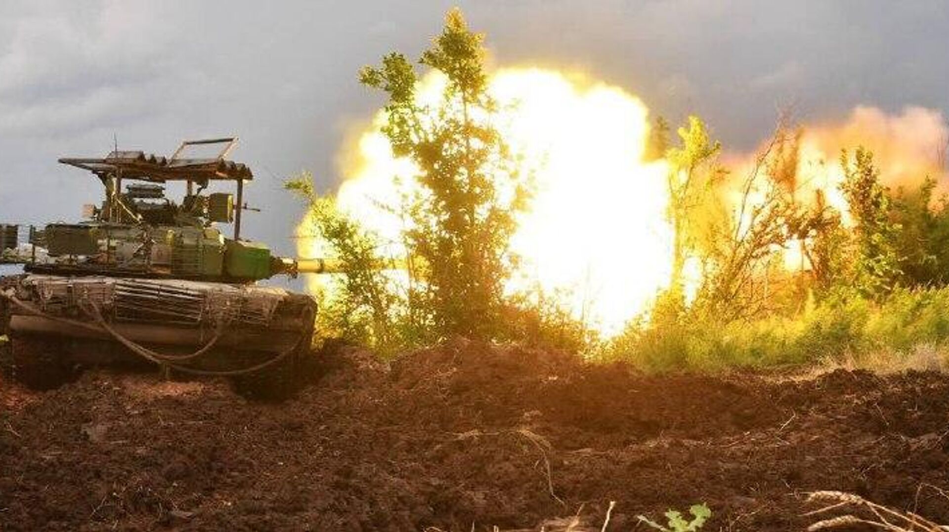 شرکت «اورال واگن زاوود» شعلهافکن جدید TOS-1A را روی تانک T-80 میسازد شرکت «اورال واگن زاوود» شعلهافکن جدید TOS-1A را روی تانک T-80 میسازد - اسپوتنیک ایران , 1920, 15.09.2025