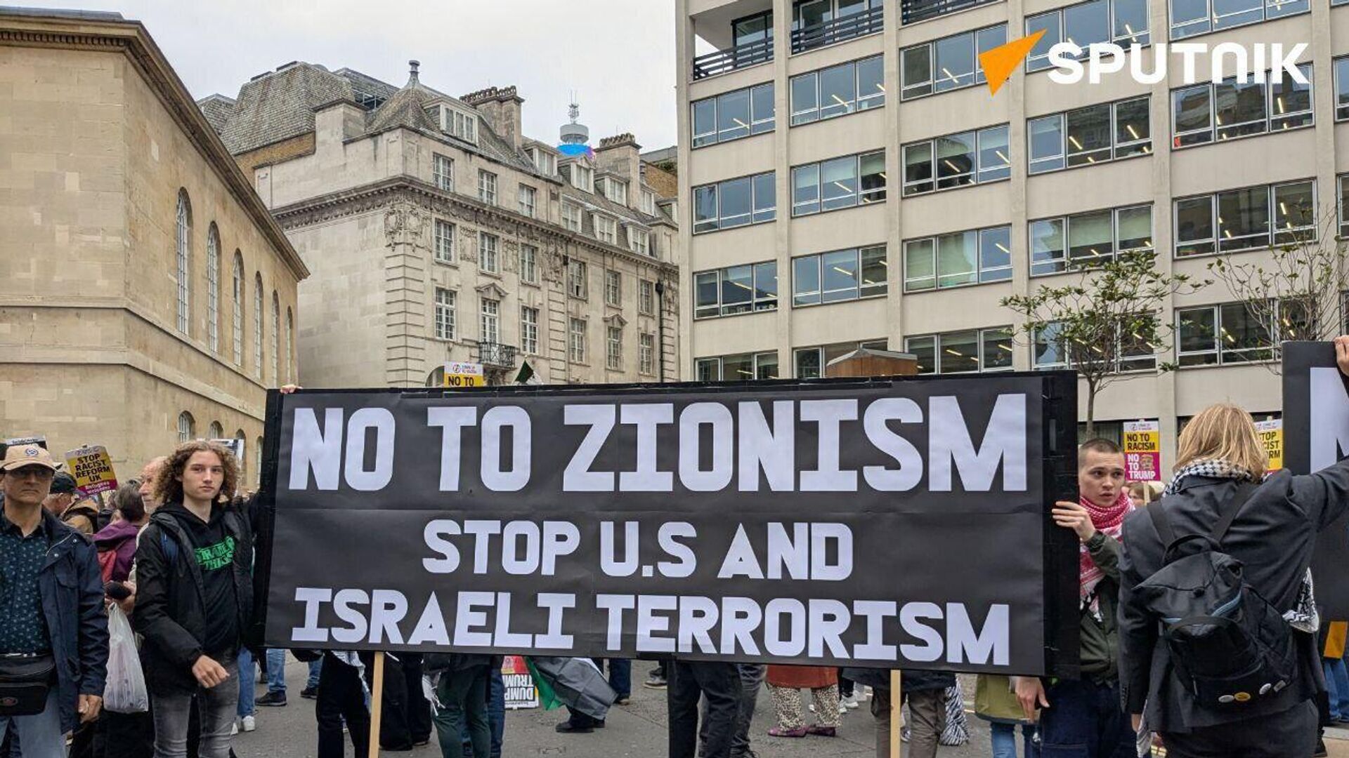 اعتراضات گستردهای علیه سفر ترامپ در مرکز لندن اعتراضات گستردهای علیه سفر ترامپ در مرکز لندن - اسپوتنیک ایران , 1920, 17.09.2025