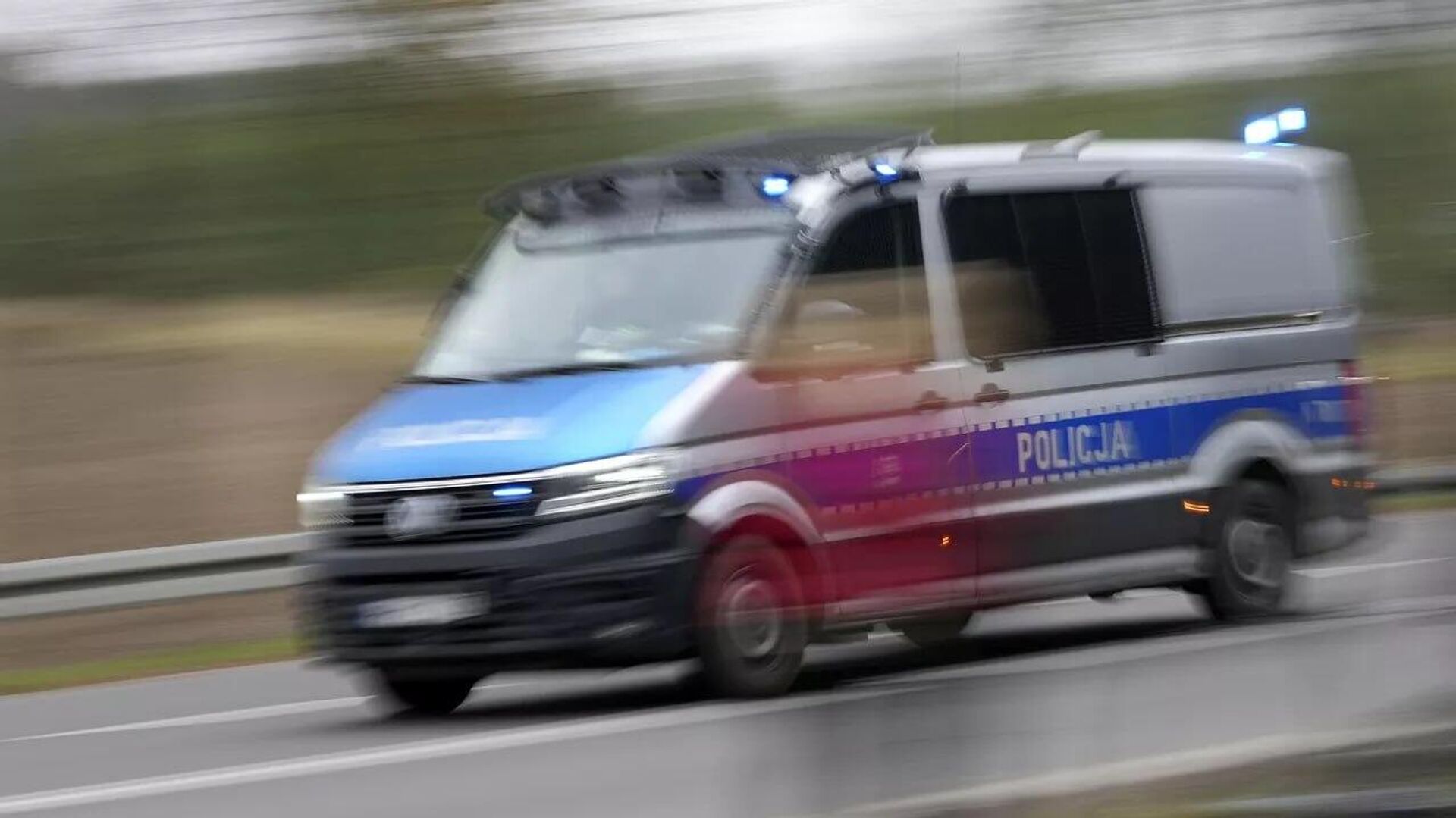 اخراج یک مرد اوکراینی از لهستان که پهپادی را بر فراز ساختمانهای دولتی در ورشو به پرواز درآورده بود اخراج یک مرد اوکراینی از لهستان که پهپادی را بر فراز ساختمانهای دولتی در ورشو به پرواز درآورده بود - اسپوتنیک ایران , 1920, 17.09.2025