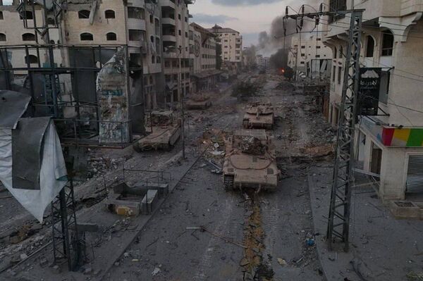 تانک‌های اسرائیلی وارد مرکز شهر غزه شدند - اسپوتنیک ایران  