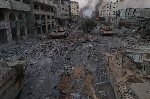 تانک‌های اسرائیلی وارد مرکز شهر غزه شدند - اسپوتنیک ایران  