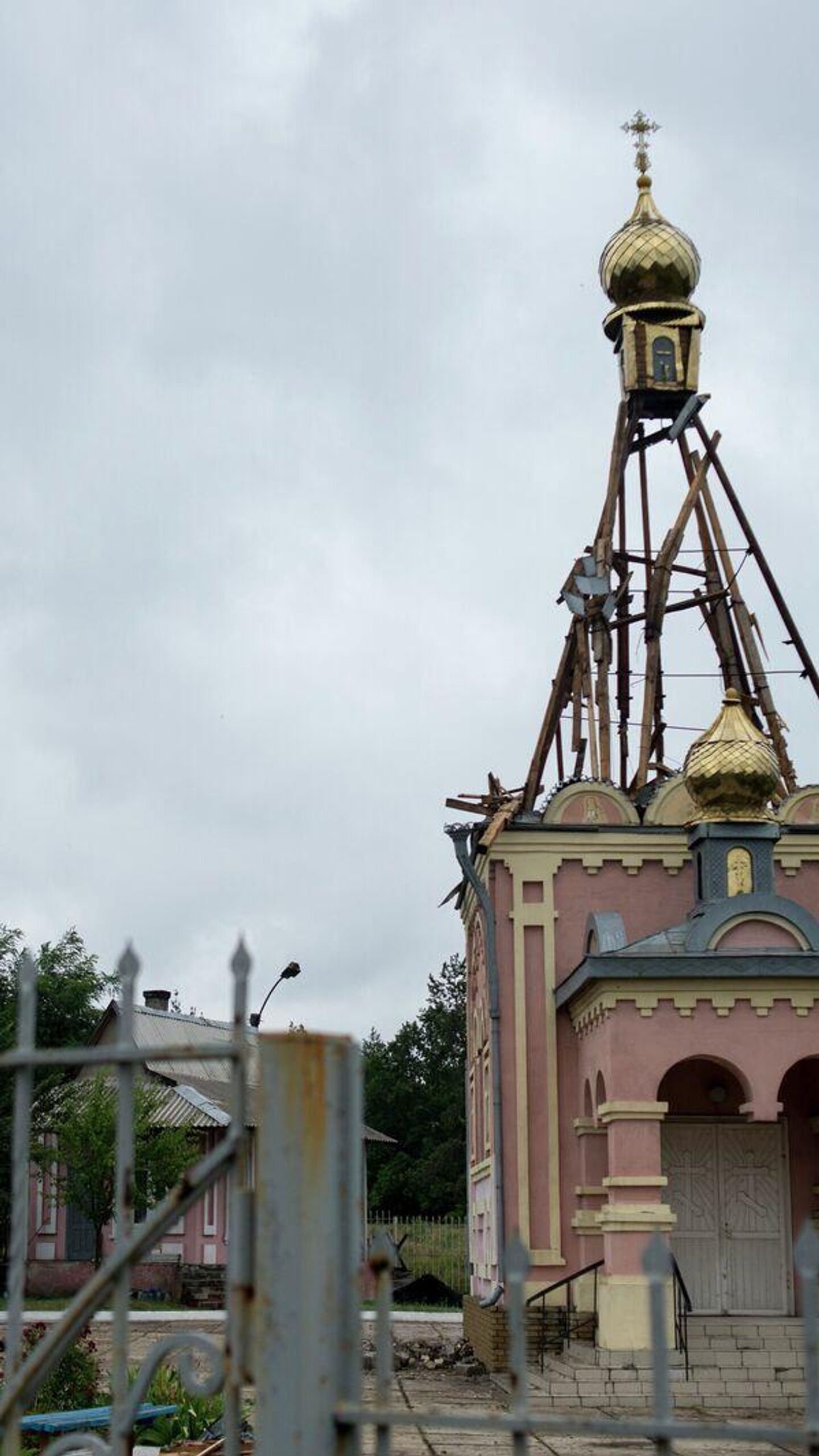 کلیسای تخریب‌شده پس از حمله هوایی در شهر کراسنودون - اسپوتنیک ایران  