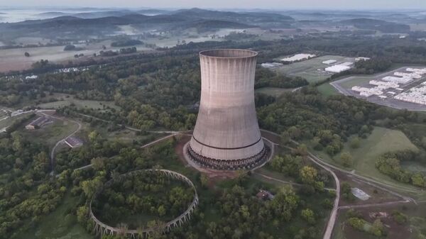 نیروگاه هسته‌ای هارتسویل در تنسی در کمتر از ده ثانیه پس از انفجاری که شامل بیش از 430 کیلوگرم مواد منفجره بود، فرو ریخت - اسپوتنیک ایران  