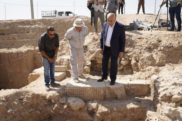 عراق از کشف «بزرگترین گاو بالدار» در تاریخ آشور خبر داد عراق از کشف «بزرگترین گاو بالدار» در تاریخ آشور خبر داد - اسپوتنیک ایران