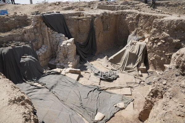 عراق از کشف «بزرگترین گاو بالدار» در تاریخ آشور خبر داد عراق از کشف «بزرگترین گاو بالدار» در تاریخ آشور خبر داد - اسپوتنیک ایران