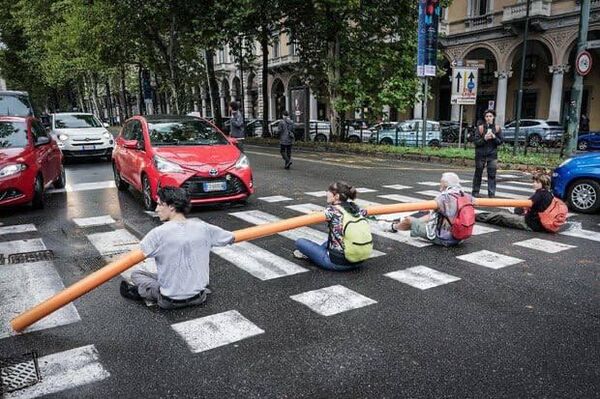 درگیری با پلیس و اختلال در حمل و نقل؛ اعتراضات گسترده‌ در حمایت از غزه در سراسر ایتالیا - اسپوتنیک ایران  