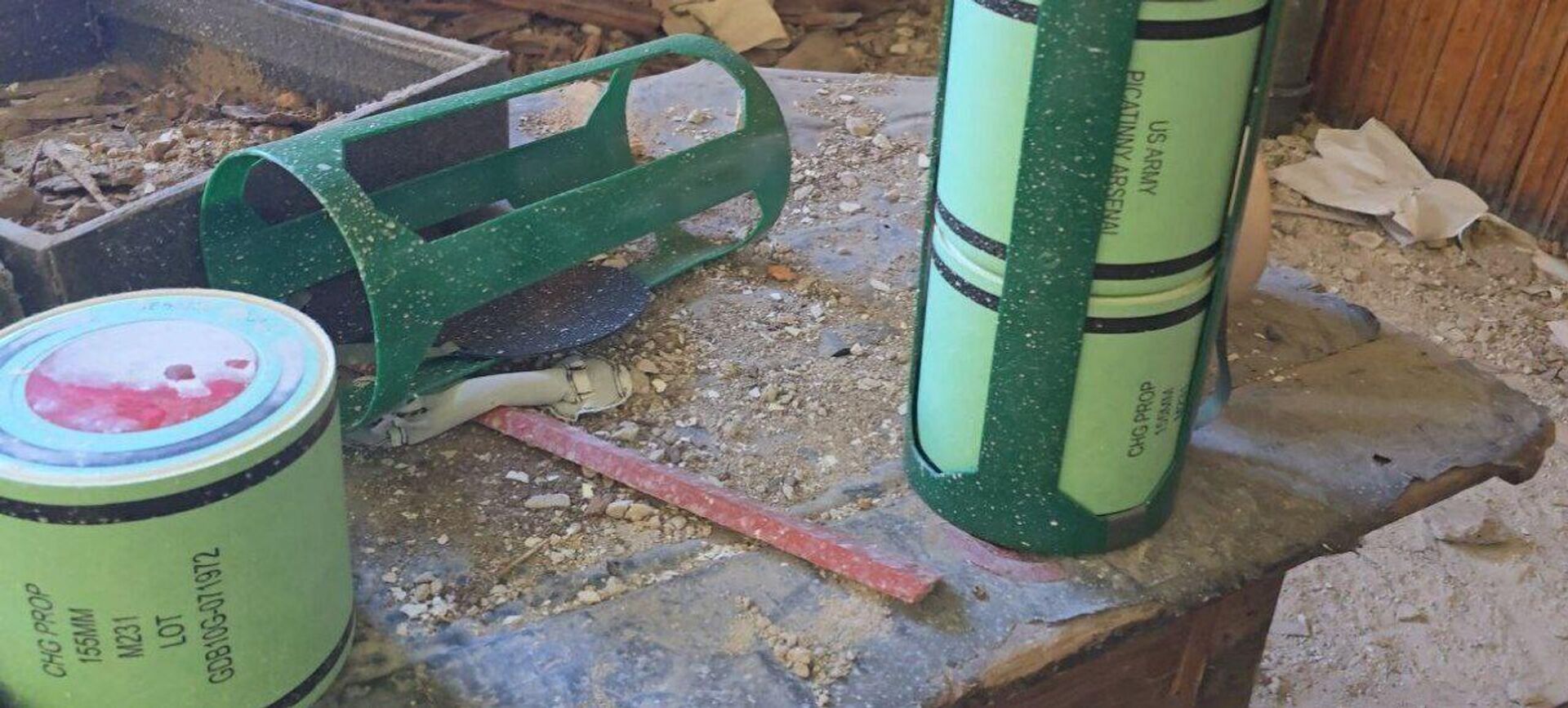 نیروهای امنیتی روسیه بستههایی با نشان انبار آمریکایی پیکاتینی را در منطقه کورسک کشف کردند نیروهای امنیتی روسیه بستههایی با نشان انبار آمریکایی پیکاتینی را در منطقه کورسک کشف کردند - اسپوتنیک ایران , 1920, 23.09.2025