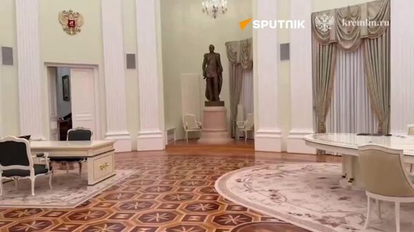 ولادیمیر پوتین، رئیس جمهور روسیه، با رافائل گروسی، مدیر کل آژانس بین‌المللی انرژی اتمی، در مسکو دیدار کرد - اسپوتنیک ایران  