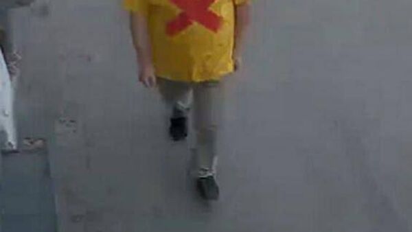 مردی به دلیل پوشیدن تی‌شرت زرد از رأی دادن محروم شد - اسپوتنیک ایران  