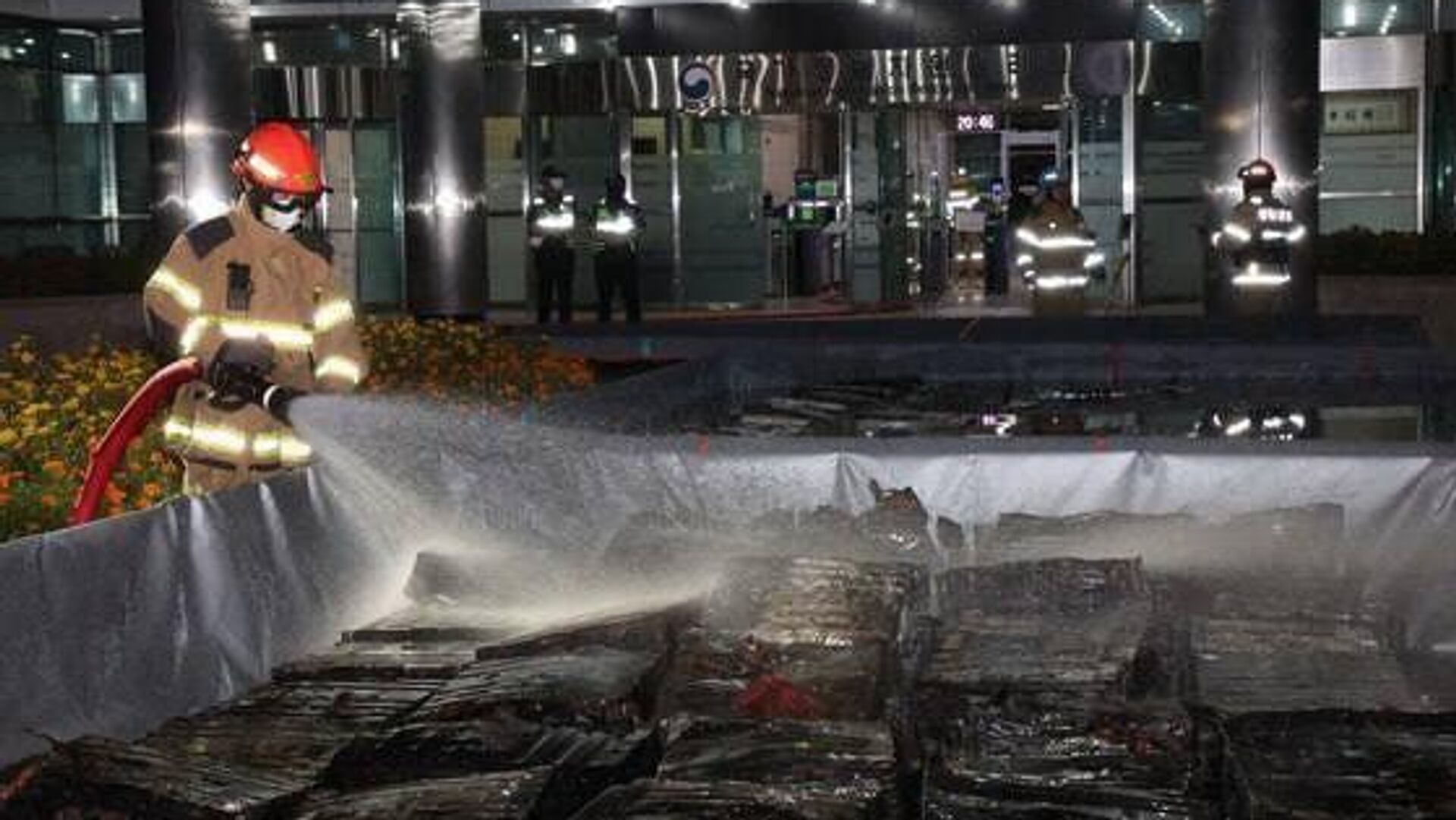 آتشسوزی، دادههای دولتی کره جنوبی را از بین برد: سهلانگاری یا خرابکاری؟ آتشسوزی، دادههای دولتی کره جنوبی را از بین برد: سهلانگاری یا خرابکاری؟ - اسپوتنیک ایران , 1920, 08.10.2025