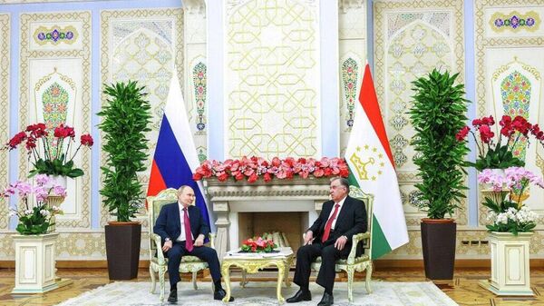 پوتین و رهبر تاجیکستان تلفنی گفتگو کردند - اسپوتنیک ایران  