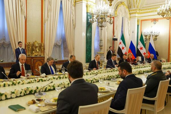 تصاویری از جلسه گسترده پوتین و احمد الشرع، رئیس جمهور سوریه با حضور تعدادی از مقامات عالی رتبه دو طرف - اسپوتنیک ایران  