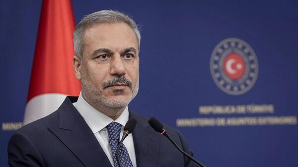 هاکان فیدان، وزیر امور خارجه ترکیه، اظهار داشت که آنکارا آماده است تا به بازسازی زیرساخت‌های اوکراین متعهد شود، اما هدف اصلی آتش‌بس است - اسپوتنیک ایران  