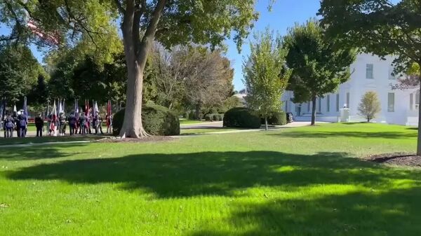 ورود زلنسکی به کاخ سفید در حال حاضر با تأخیر مواجه شده است، تفنگداران دریایی ایالات متحده در ورودی کاخ سفید مستقر شده‌اند - اسپوتنیک ایران  