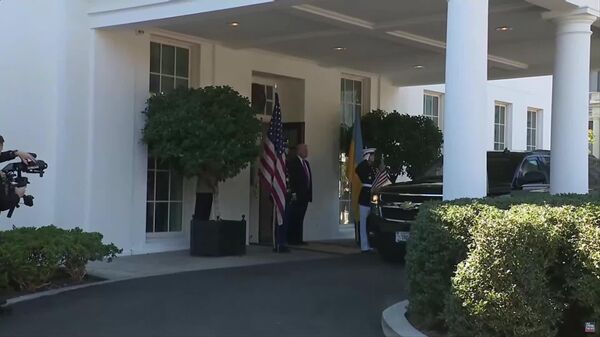 دونالد ترامپ، رئیس جمهور آمریکا، از ولادیمیر زلنسکی در کاخ سفید استقبال کرد - اسپوتنیک ایران  