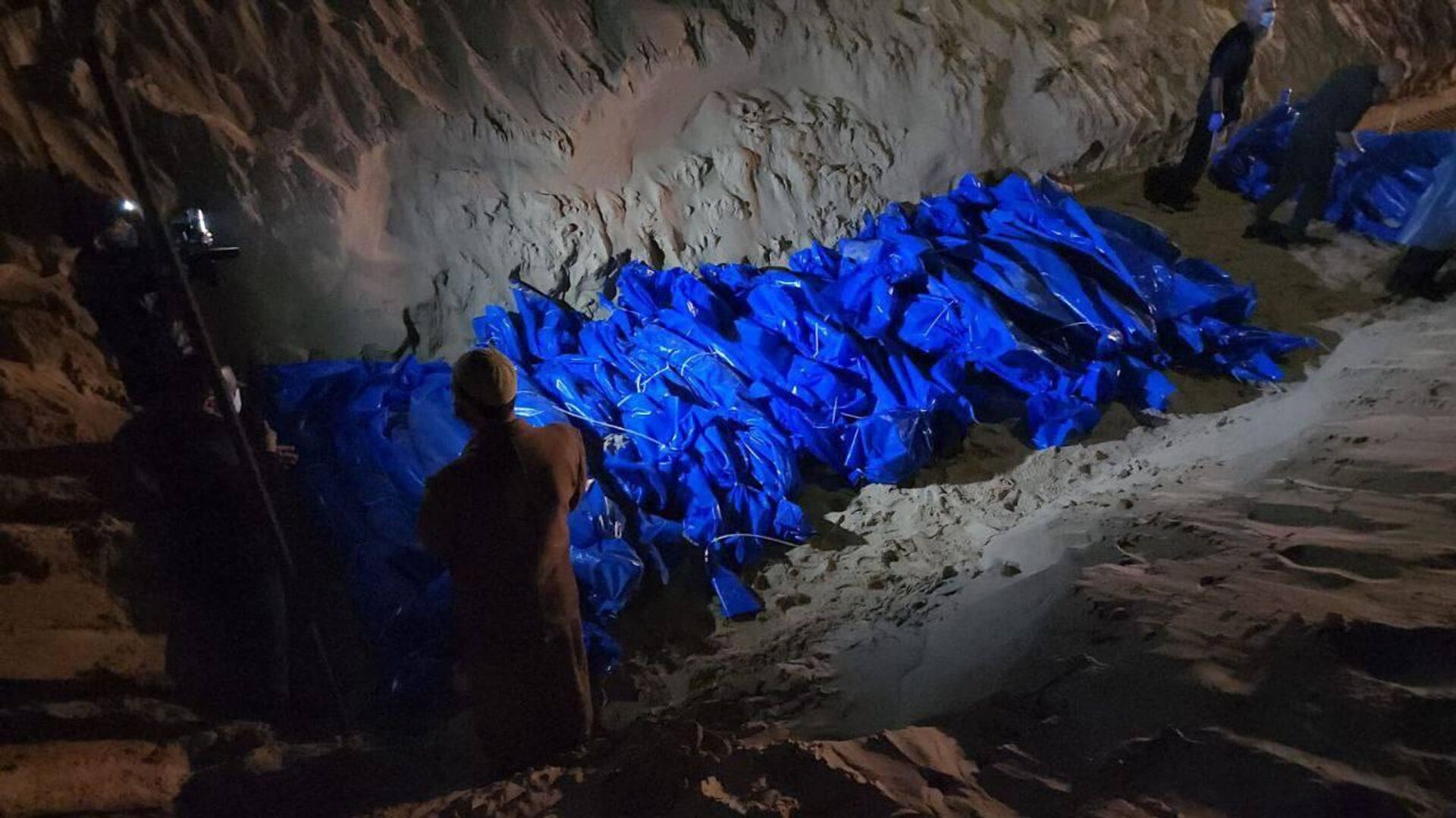 وزارت بهداشت غزه: 185 جسد در چهار محموله به نوار غزه رسید وزارت بهداشت غزه: 185 جسد در چهار محموله به نوار غزه رسید - اسپوتنیک ایران , 1920, 18.10.2025