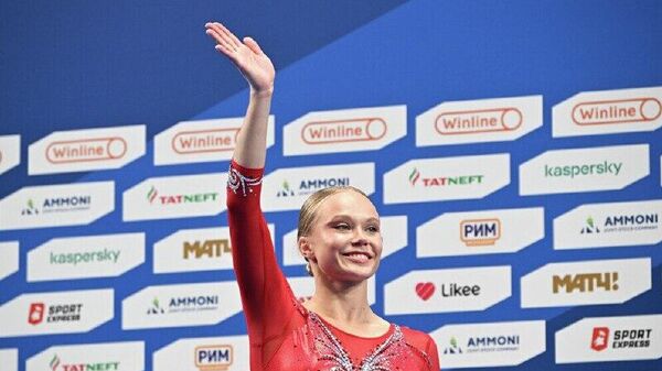 آنجلینا ملنیکووا، قهرمان المپیک، در مسابقات چندجانبه پیروز شد و اولین مدال تیم روسیه در مسابقات جهانی ژیمناستیک هنری پس از سال 2021 را کسب کرد - اسپوتنیک ایران  