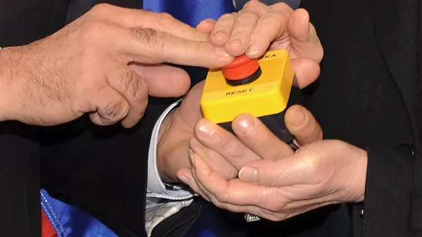 دکمه قرمز - اسپوتنیک ایران  