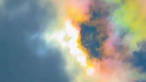 ابرهای رنگارنگ غیرمعمولی بر فراز استان یون‌نان چین در آسمان ظاهر شدند - اسپوتنیک ایران  