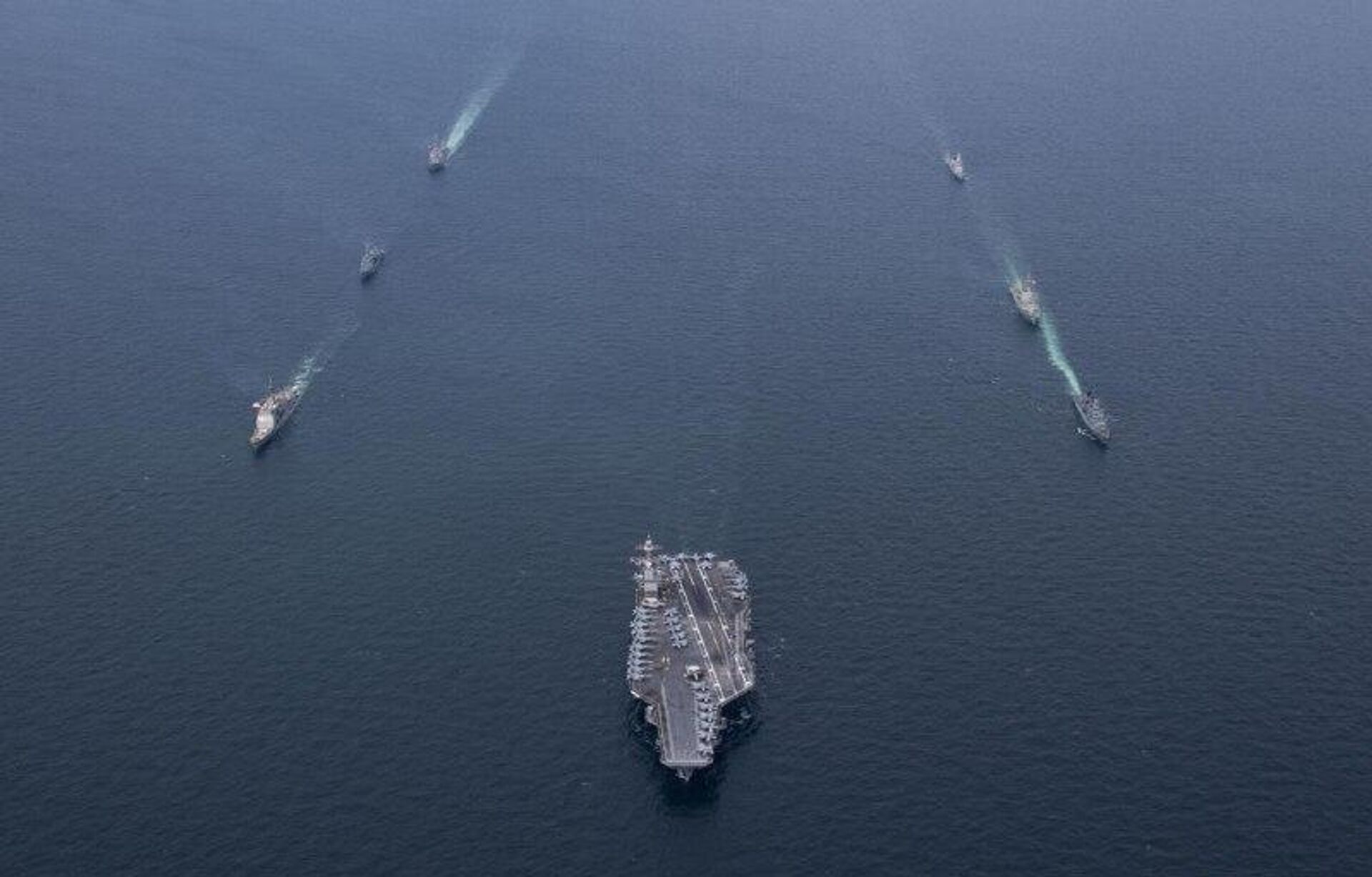 پیت هگست، وزیر دفاع ایالات متحده، گروه ضربت ناو هواپیمابر جرالد آر - اسپوتنیک ایران  , 1920, 24.10.2025