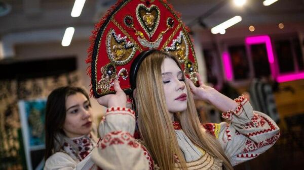 کاکوشنیک و لباس روسی: نمای مدرن لباس ملی روسی - اسپوتنیک ایران  